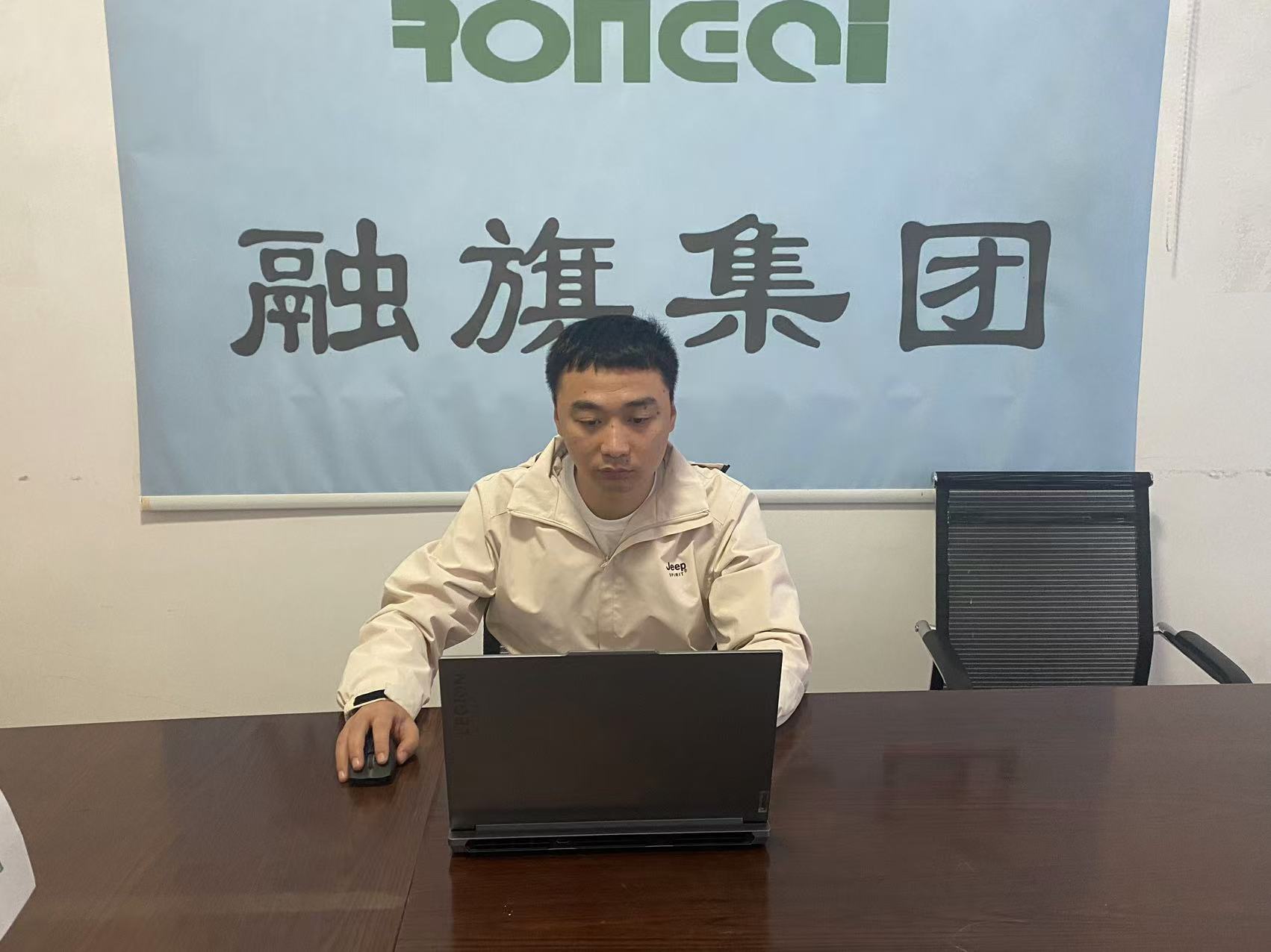 郑仕.jpg